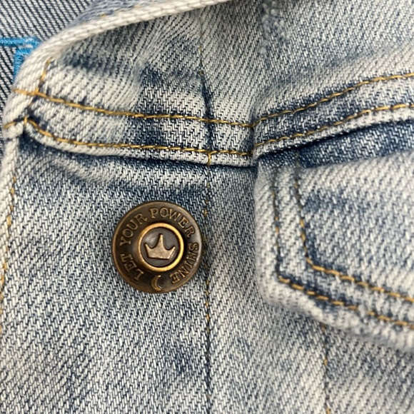 Disney Women’s Denim Jacket Medium Light Wash Character Patch - Picture 8 of 13